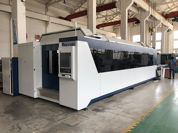 Tagliatrice laser a fibra 1200W per acciaio inox 3015