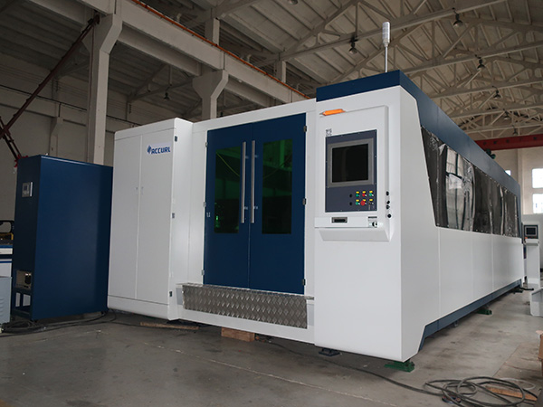 Tagliatrice del laser a fibra piena della Tabella di Pattle chiusa 2500w