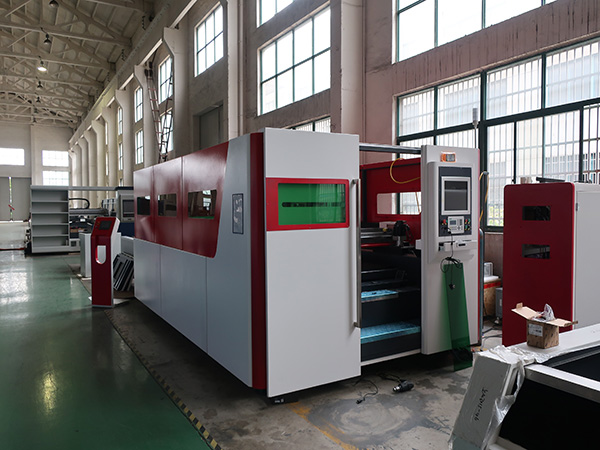 Tagliatrice laser a fibra 2KW per lamiera