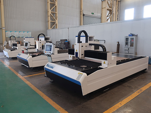 Macchina per taglio laser a fibra di metallo protetta 1000w 2000w 3kw per produzione laser CNC