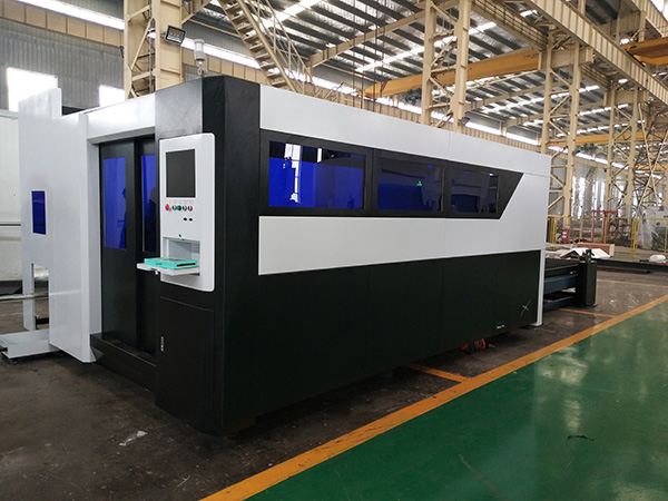 Tagliatrice a laser a fibra piena chiusa con cambio pallet 4kw IPG
