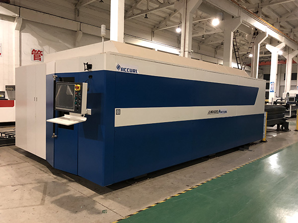 Macchina per taglio laser e tubi in lamiera completamente chiusa